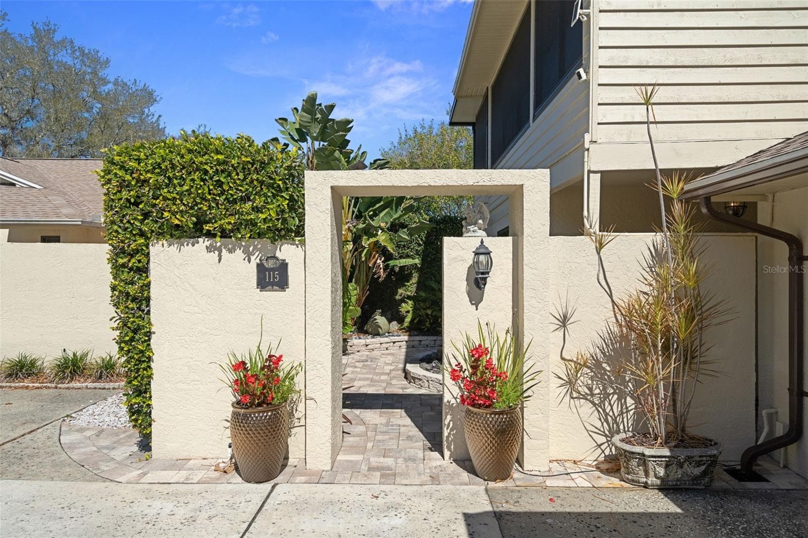 115 Colony South Dr photo 4