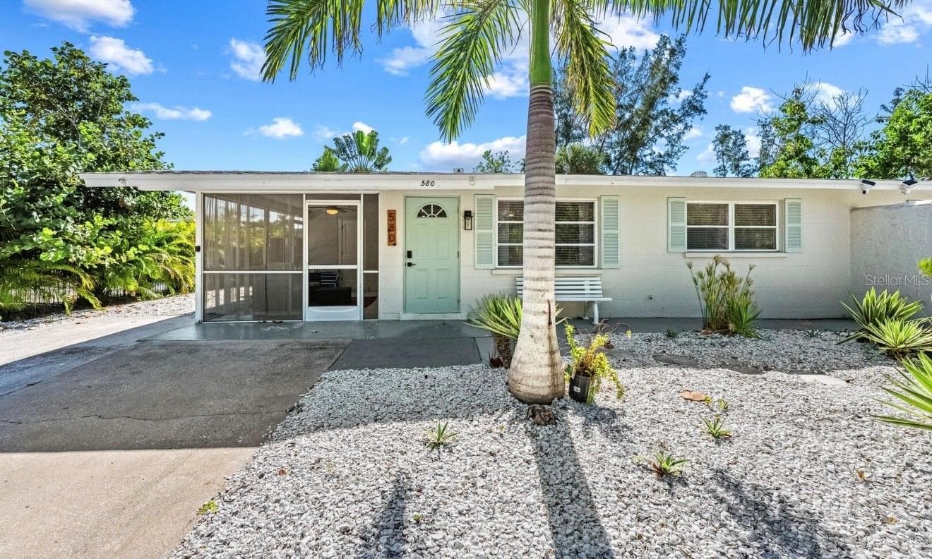 578 Companion Way photo 4