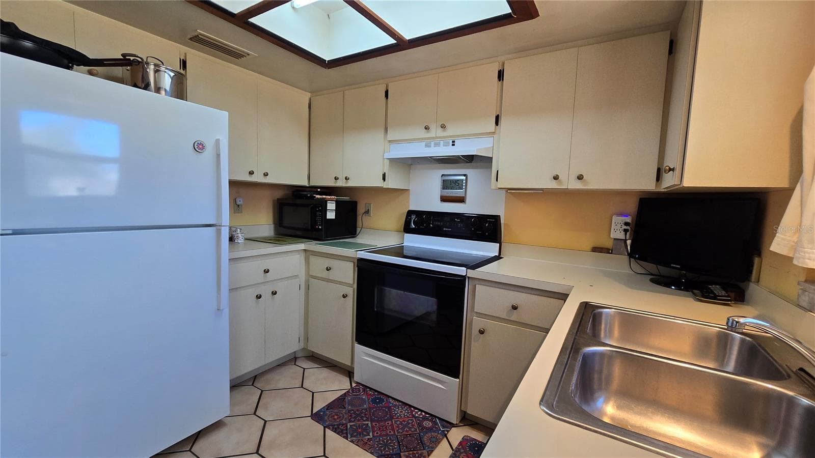 4628 Ashberry Dr photo 5