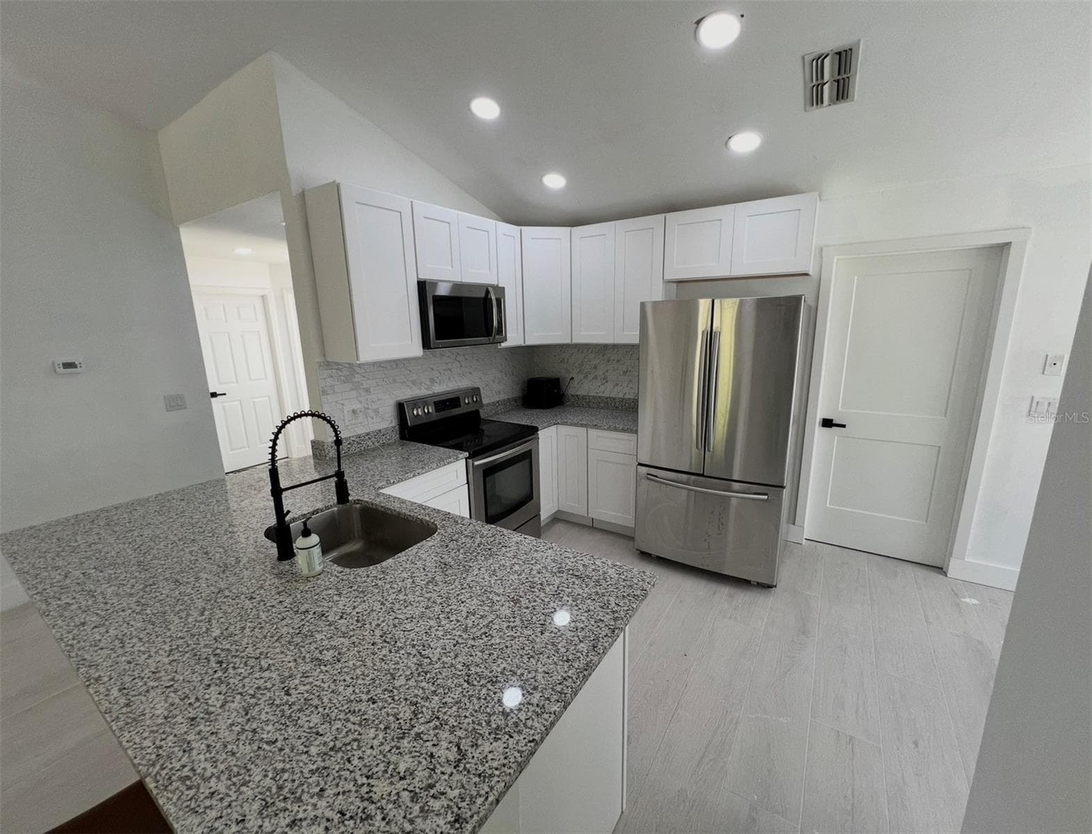 12824 Dunhill Dr photo 3