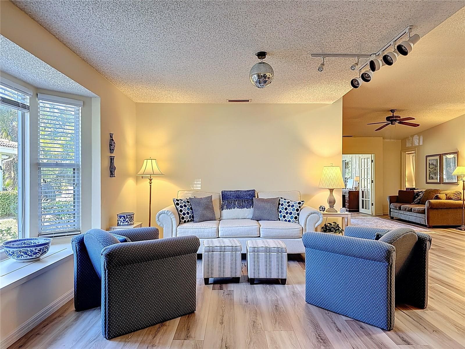 5611 Garden Lakes Dr photo 4