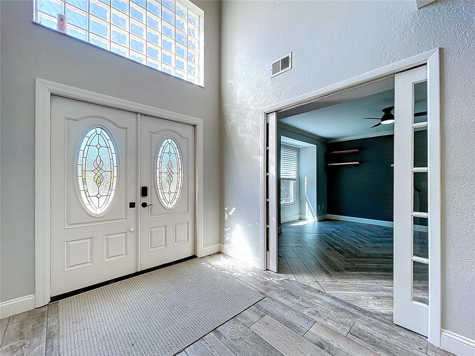 10655 Lakeview Dr photo 5