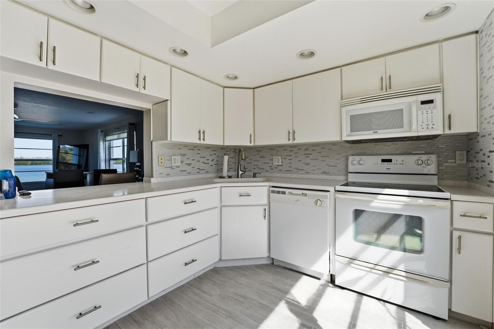 4440 Exeter Dr #106 photo 4