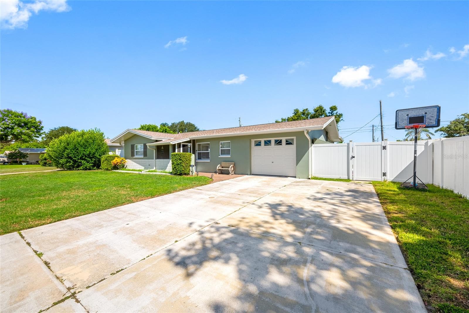 14095 Chamberlain Ave photo 3