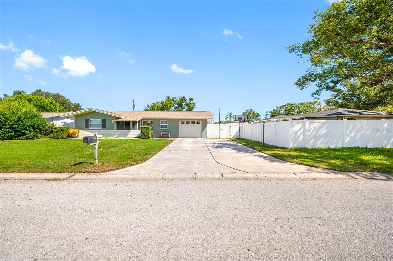 14095 Chamberlain Ave photo 4