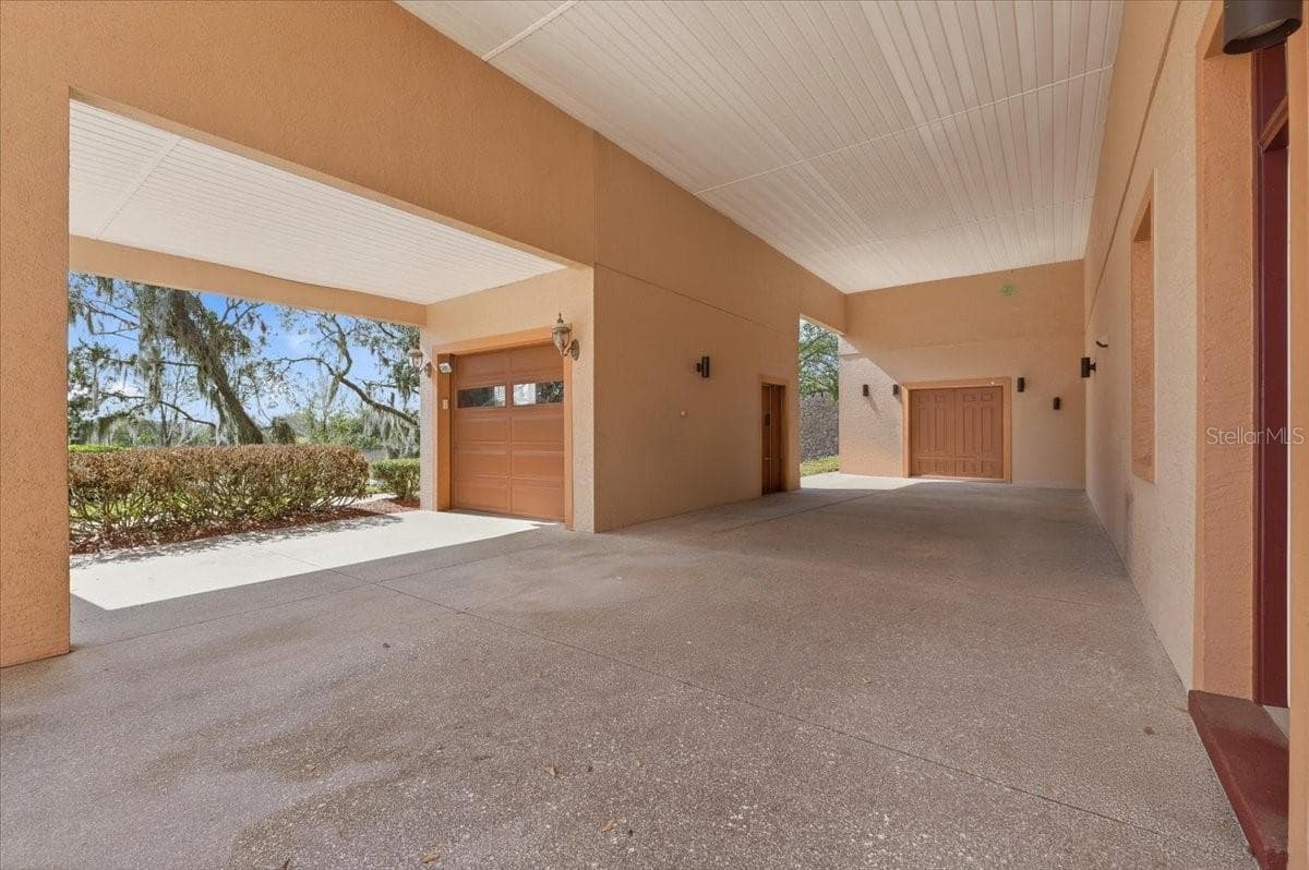 548 Meandering Way photo 5