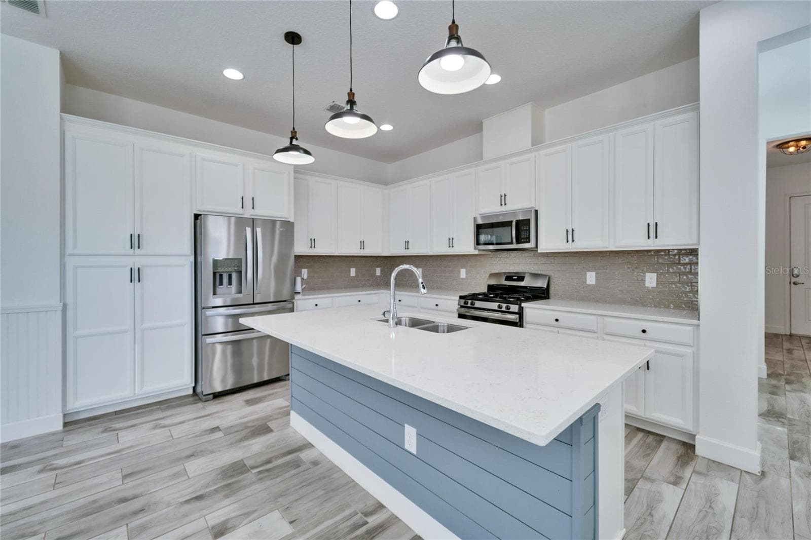 729 Winterside Dr photo 4