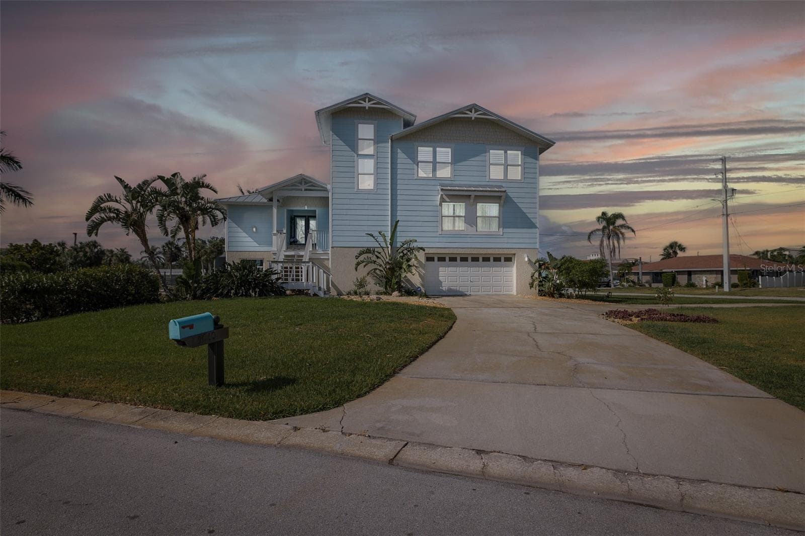 5040 Waterside Dr photo 3