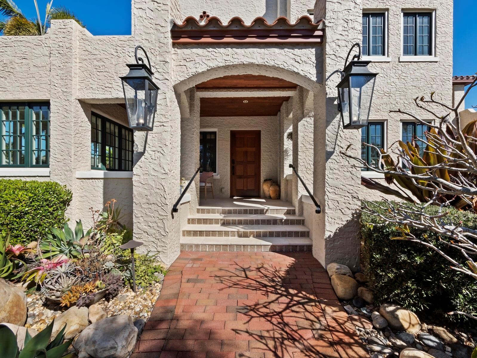 1905 Alta Vista St photo 3