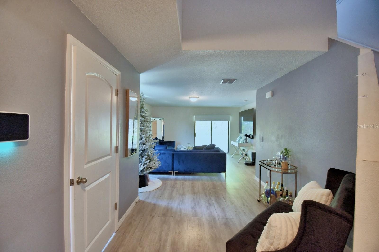 6286 Manitoba Dr photo 3