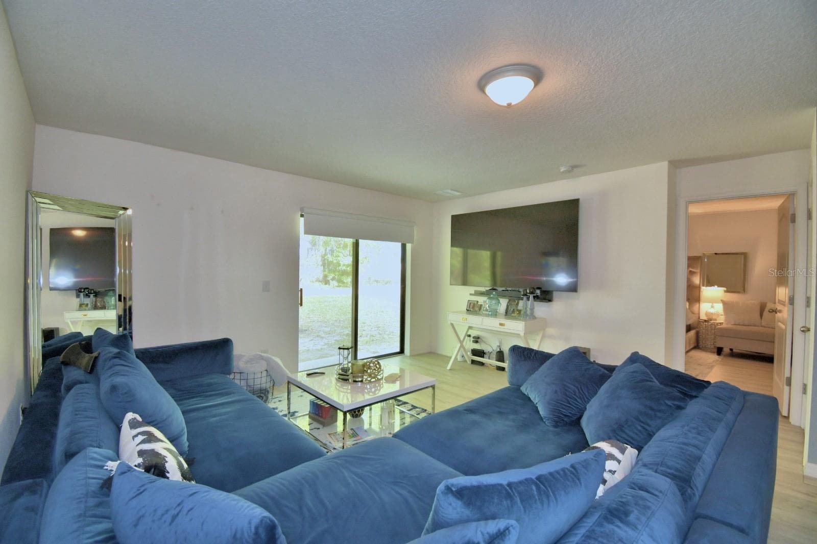 6286 Manitoba Dr photo 4
