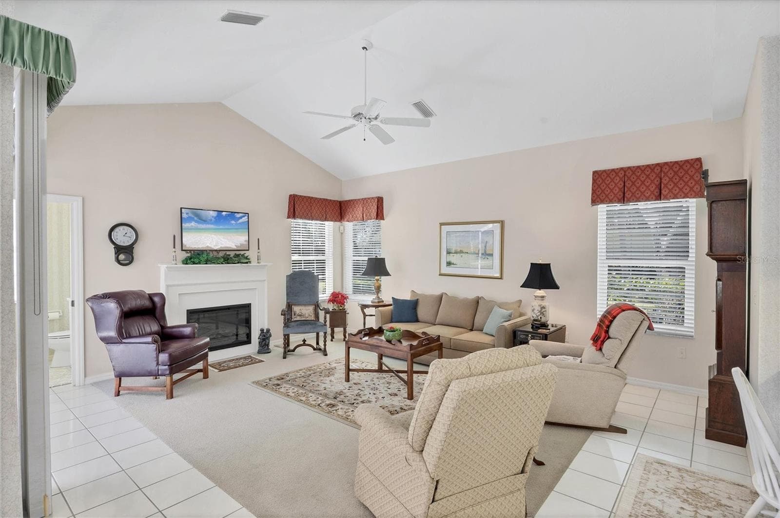 8684 Woodbriar Dr photo 4