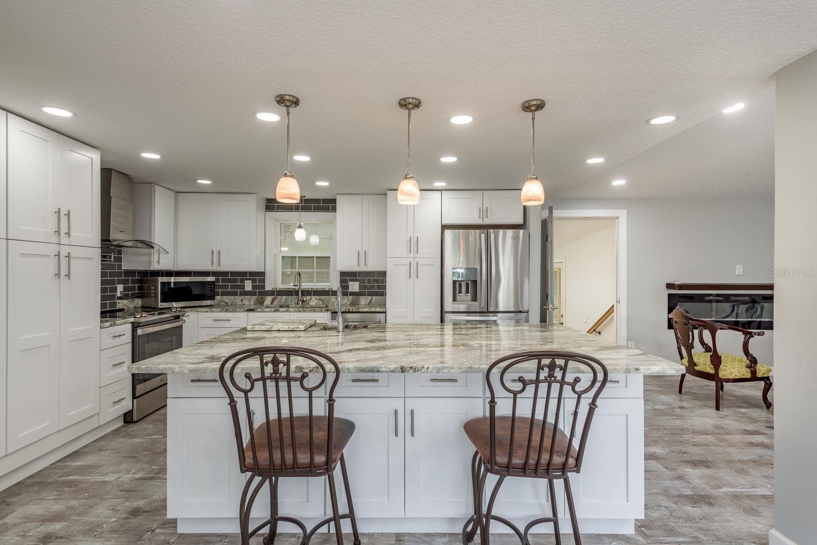 108 Dolphin Dr E photo 4