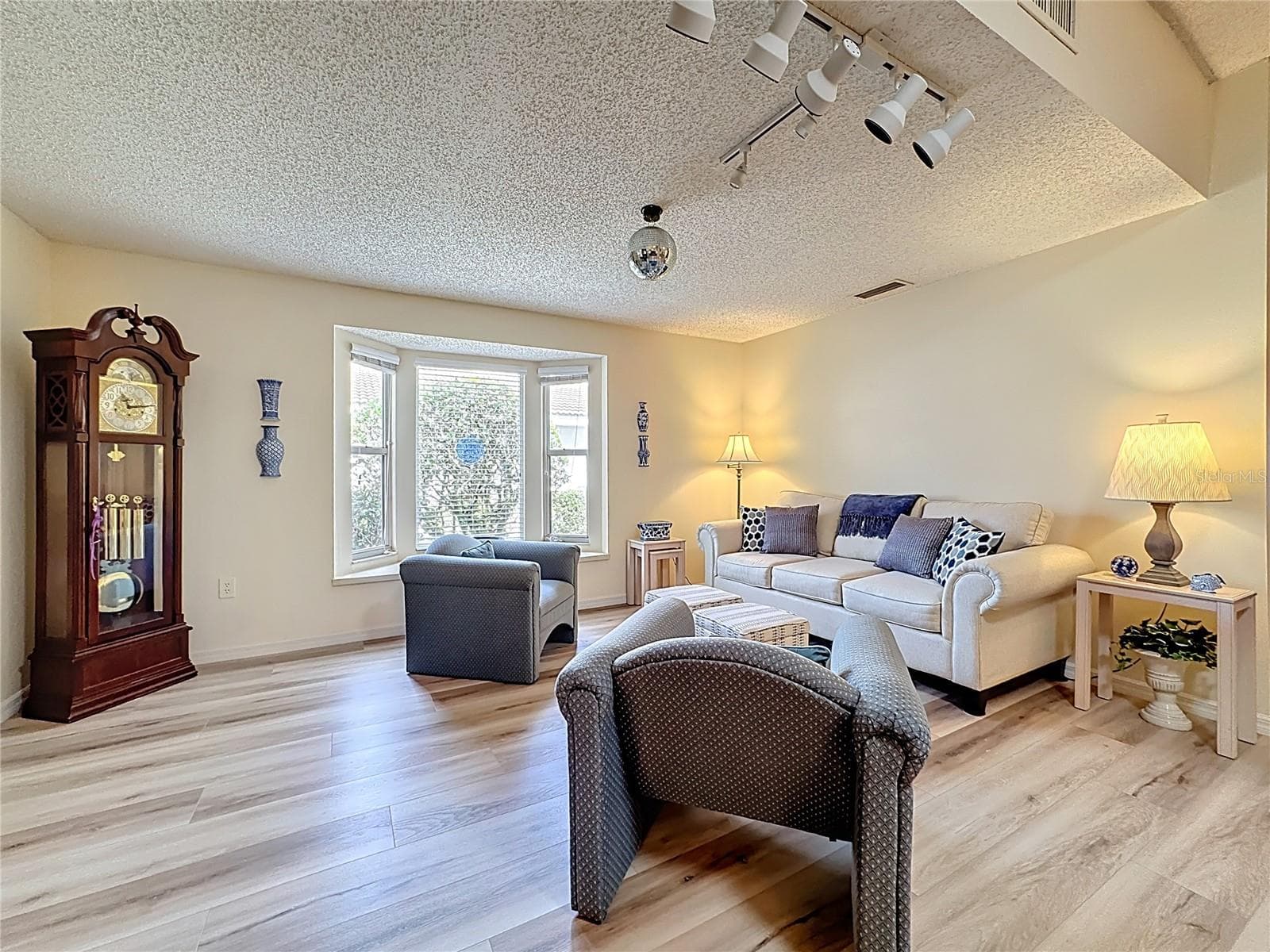 5611 Garden Lakes Dr photo 5
