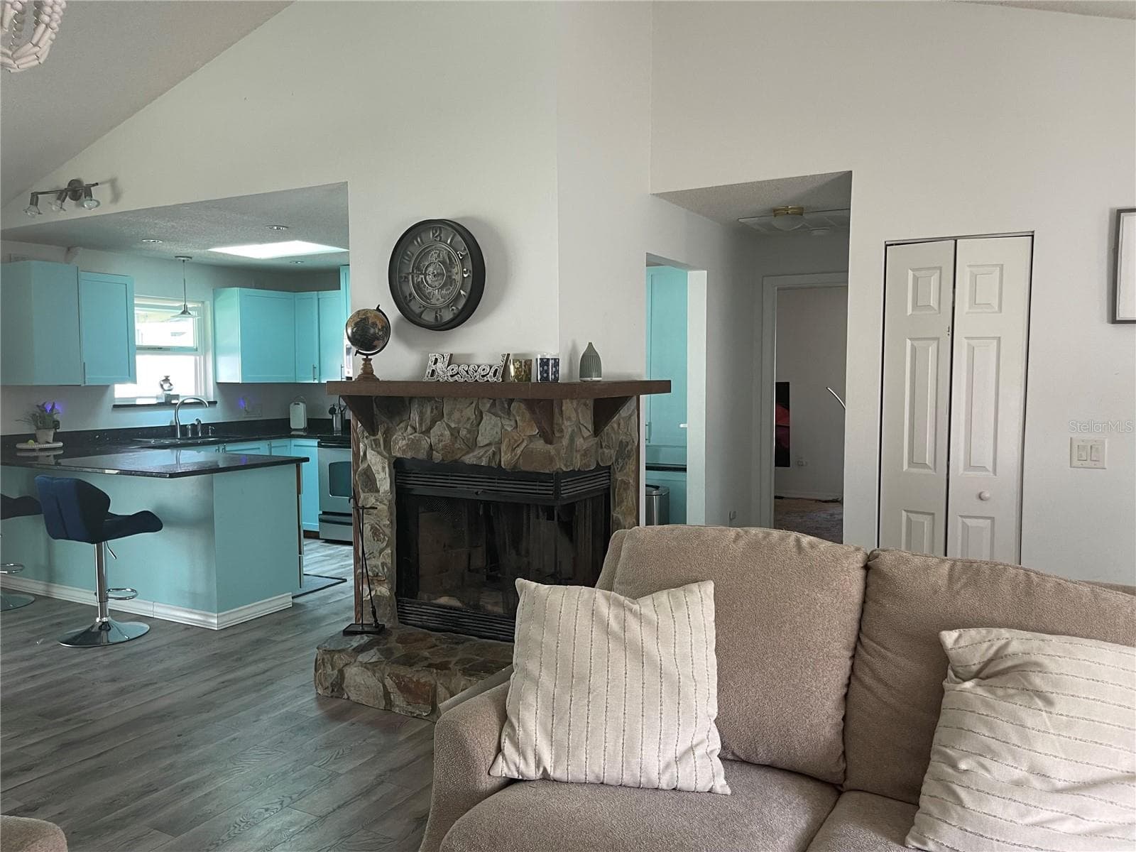 15499 Arvin Dr photo 3
