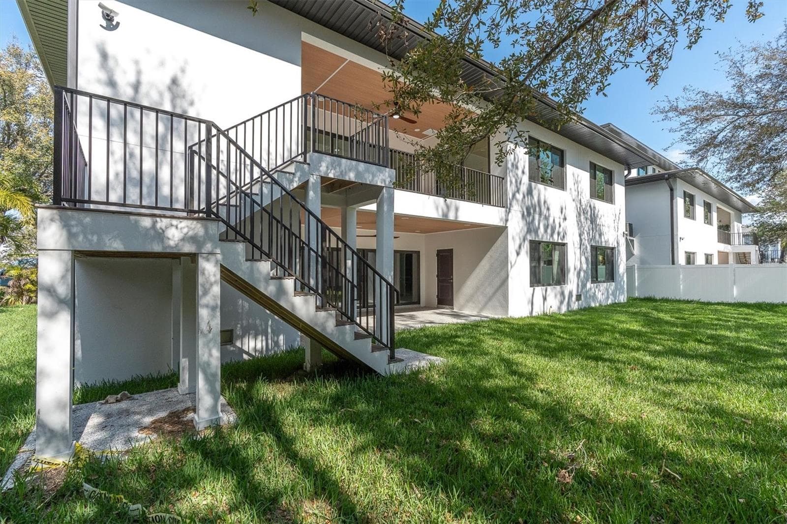 5966 Bayview Cir S