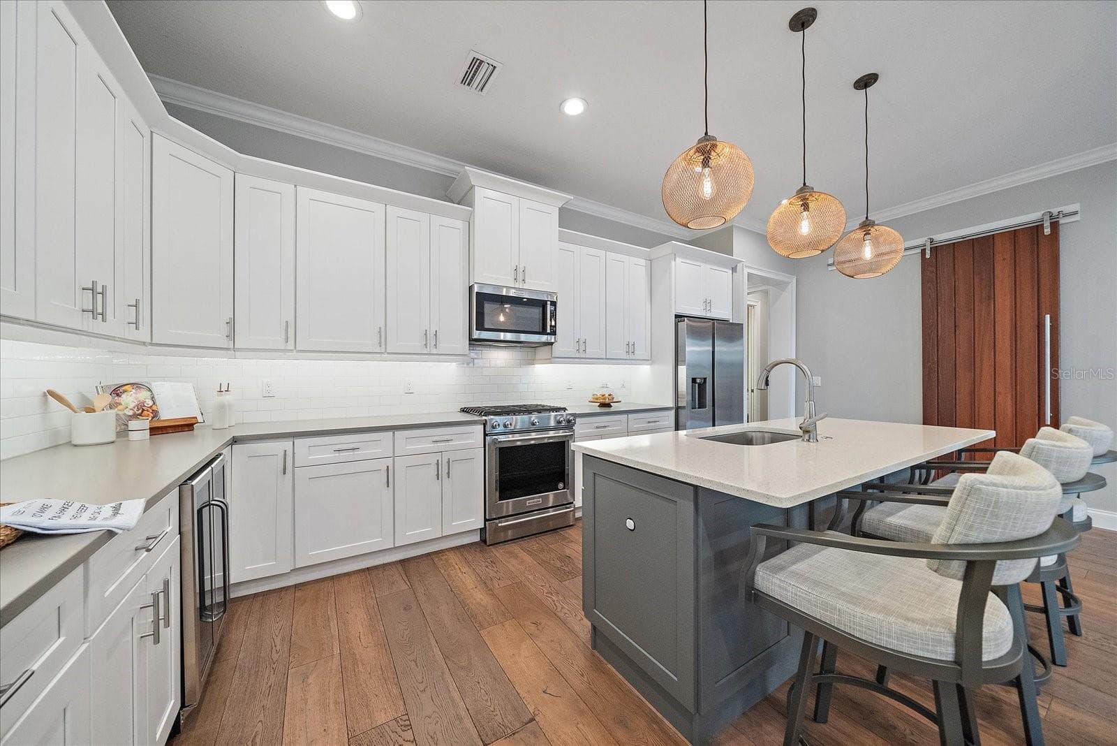 2207 Wisteria St photo 3