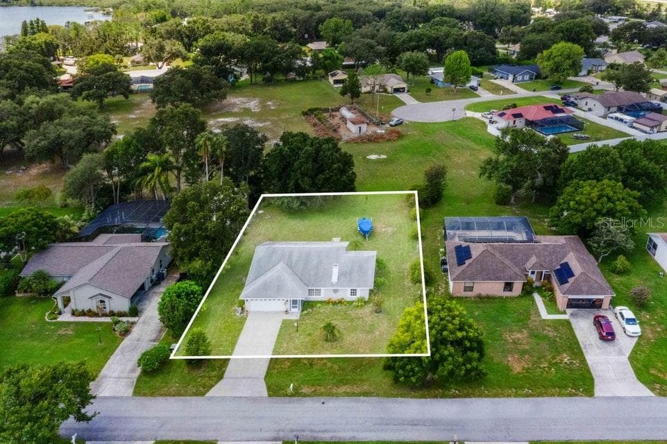 910 Liberty Ln photo 3