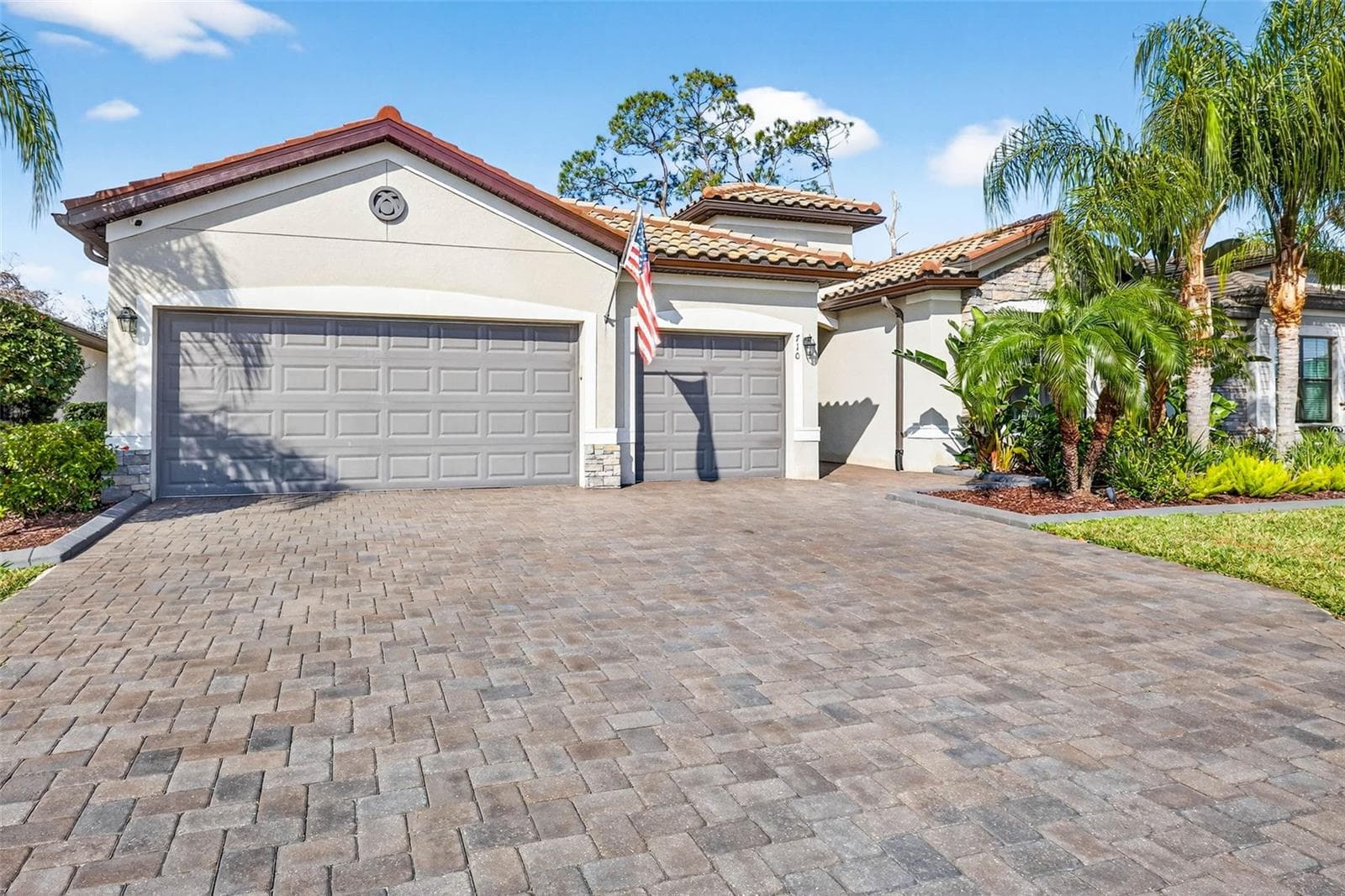 710 Acacia CT
