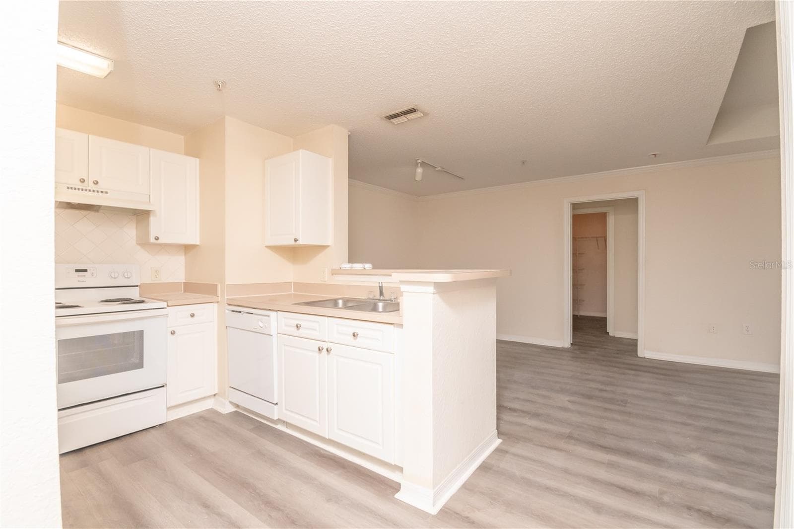 18001 Richmond Place Dr #834 photo 5