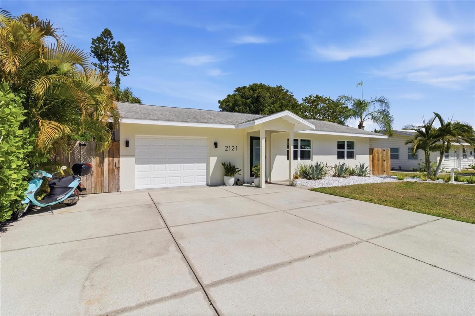 2121 Palm Ter