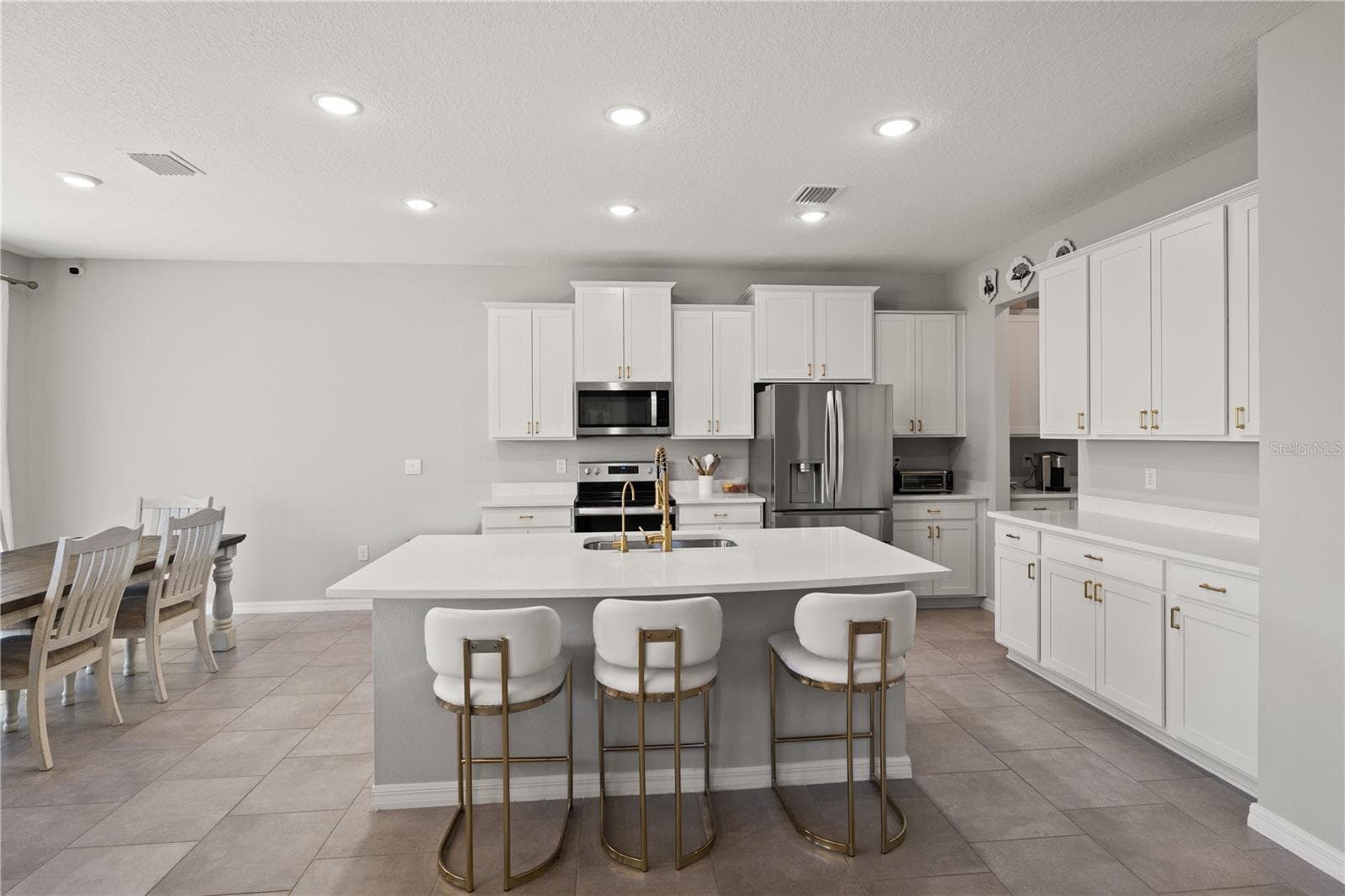 6199 Wandering Willow Dr photo 3
