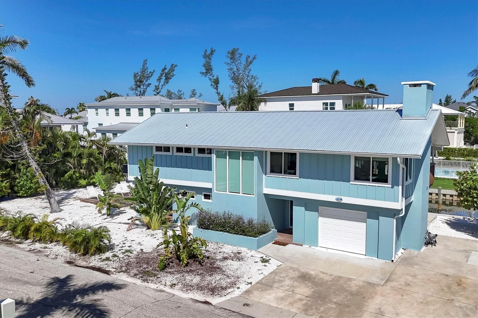825 Tarawitt Dr photo 3