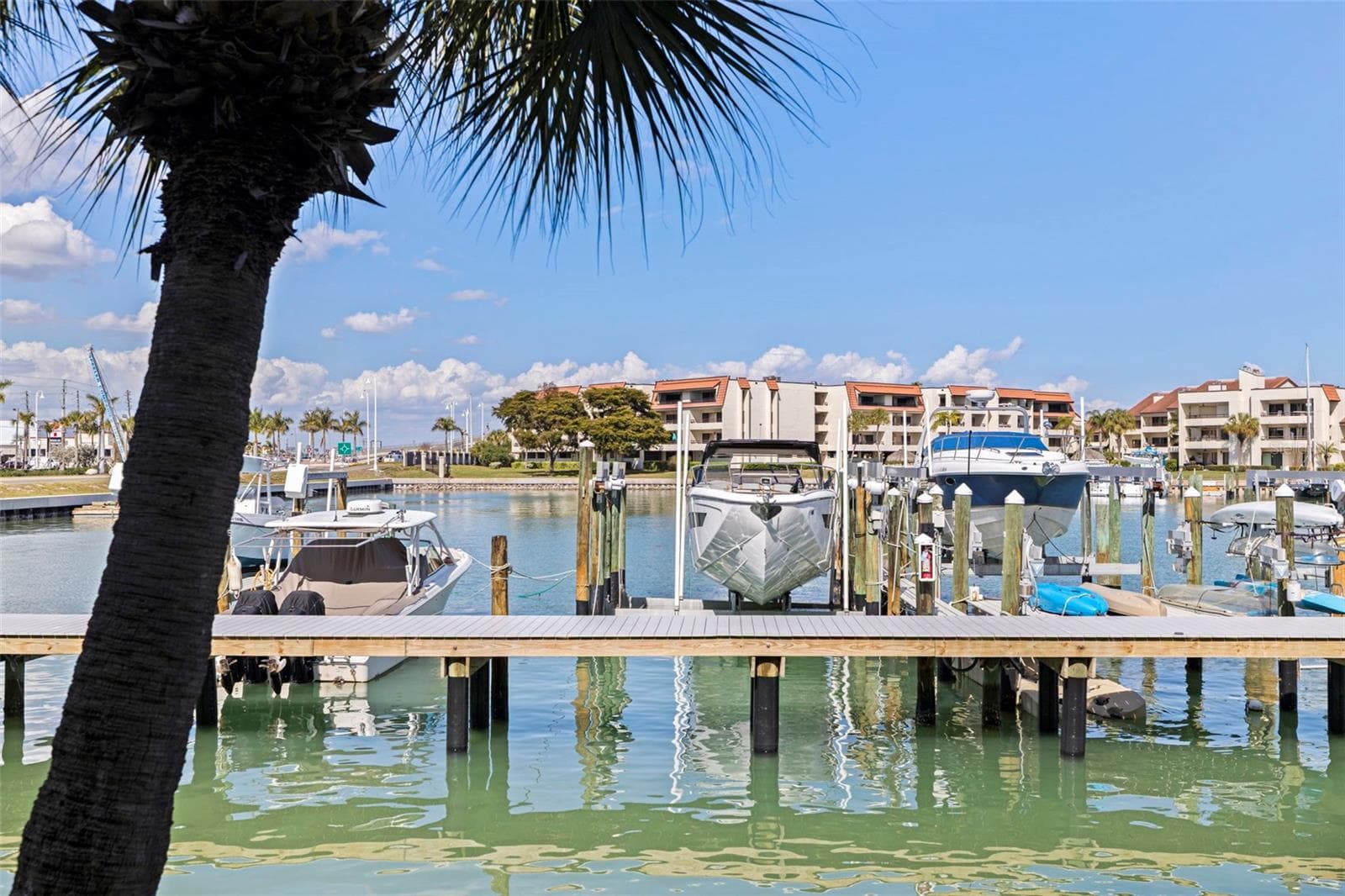 117 Yacht Club Ln photo 5