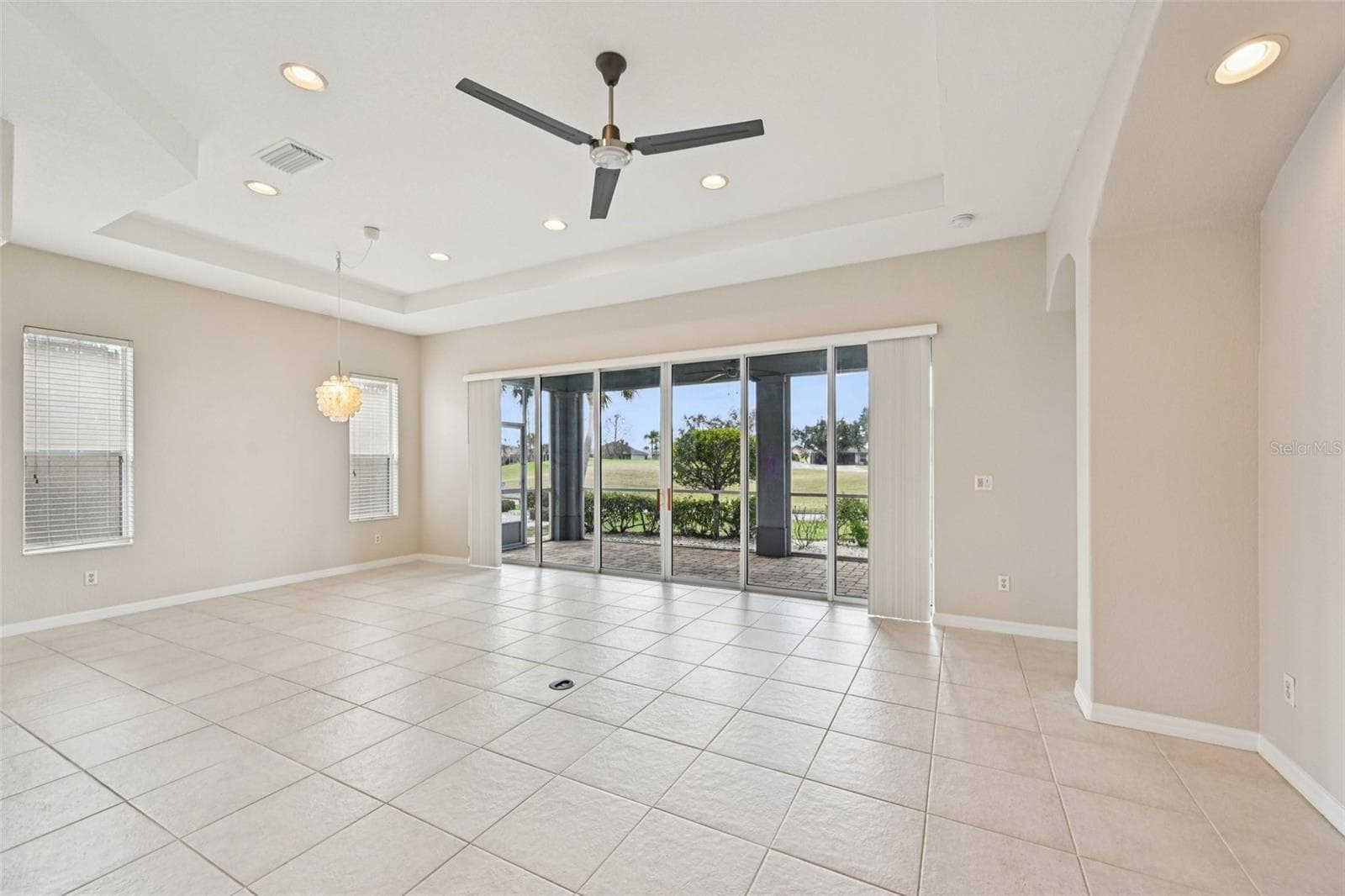 819 Regal Manor Way photo 5