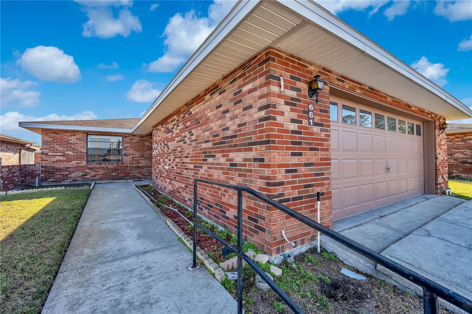 661 Lake Carolyn Cir