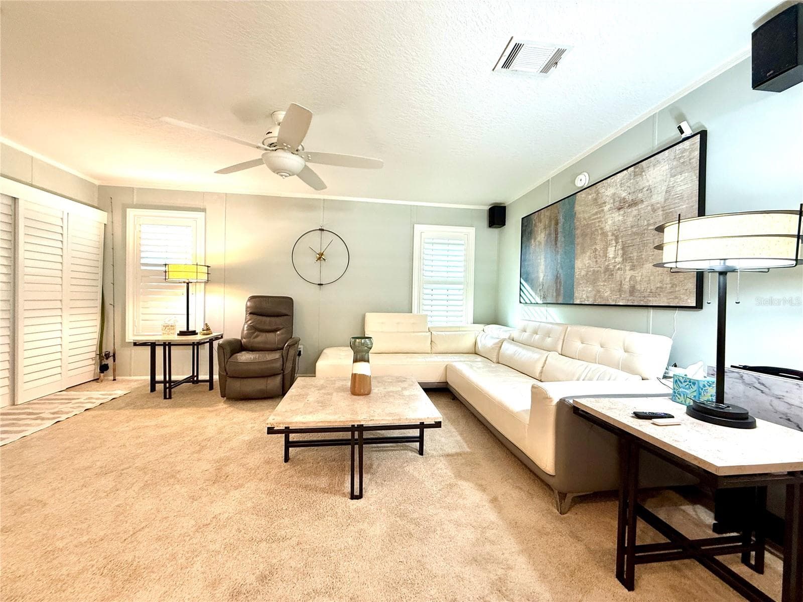 124 E Saint Annes Cir