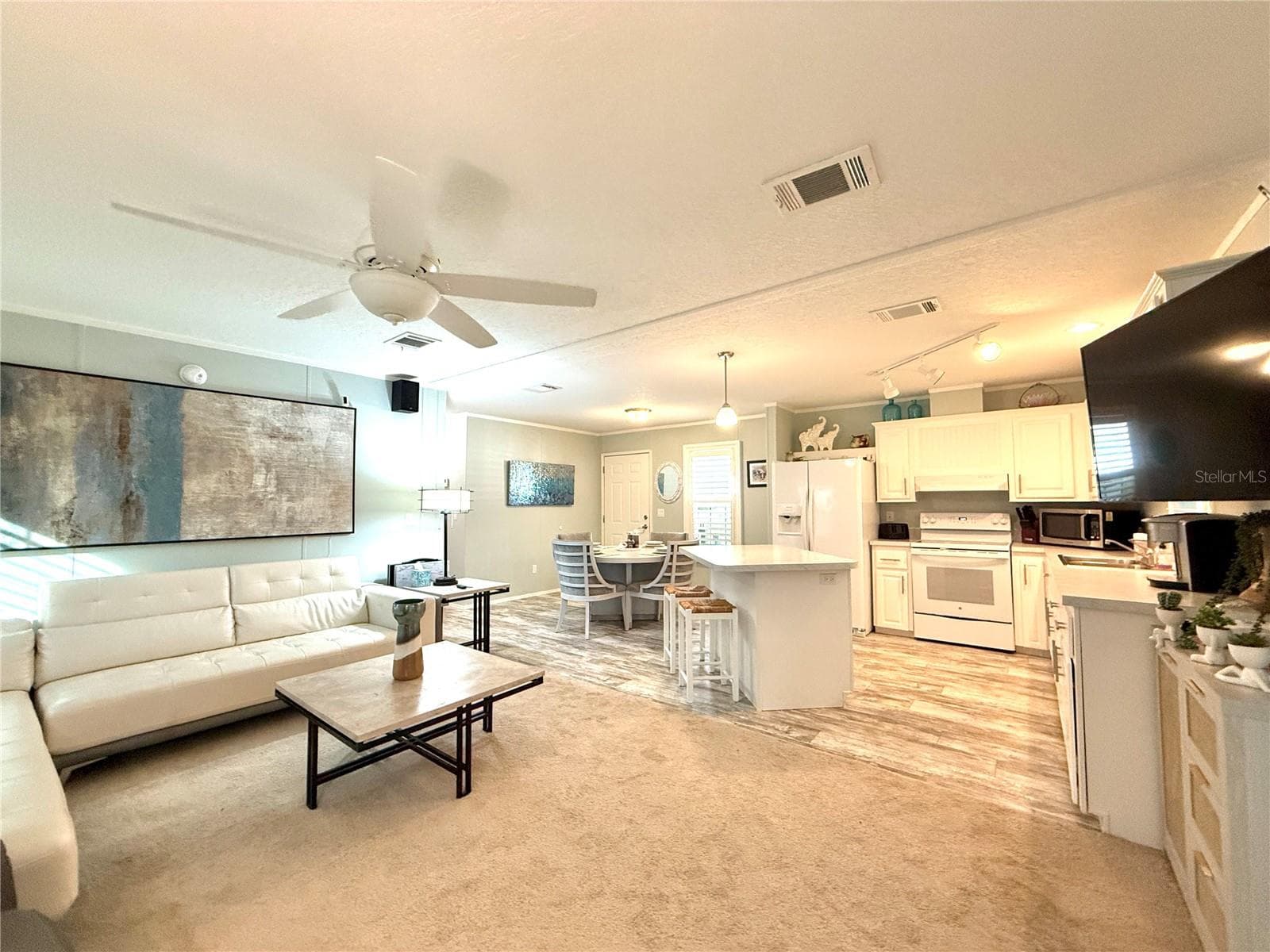 124 E Saint Annes Cir photo 3