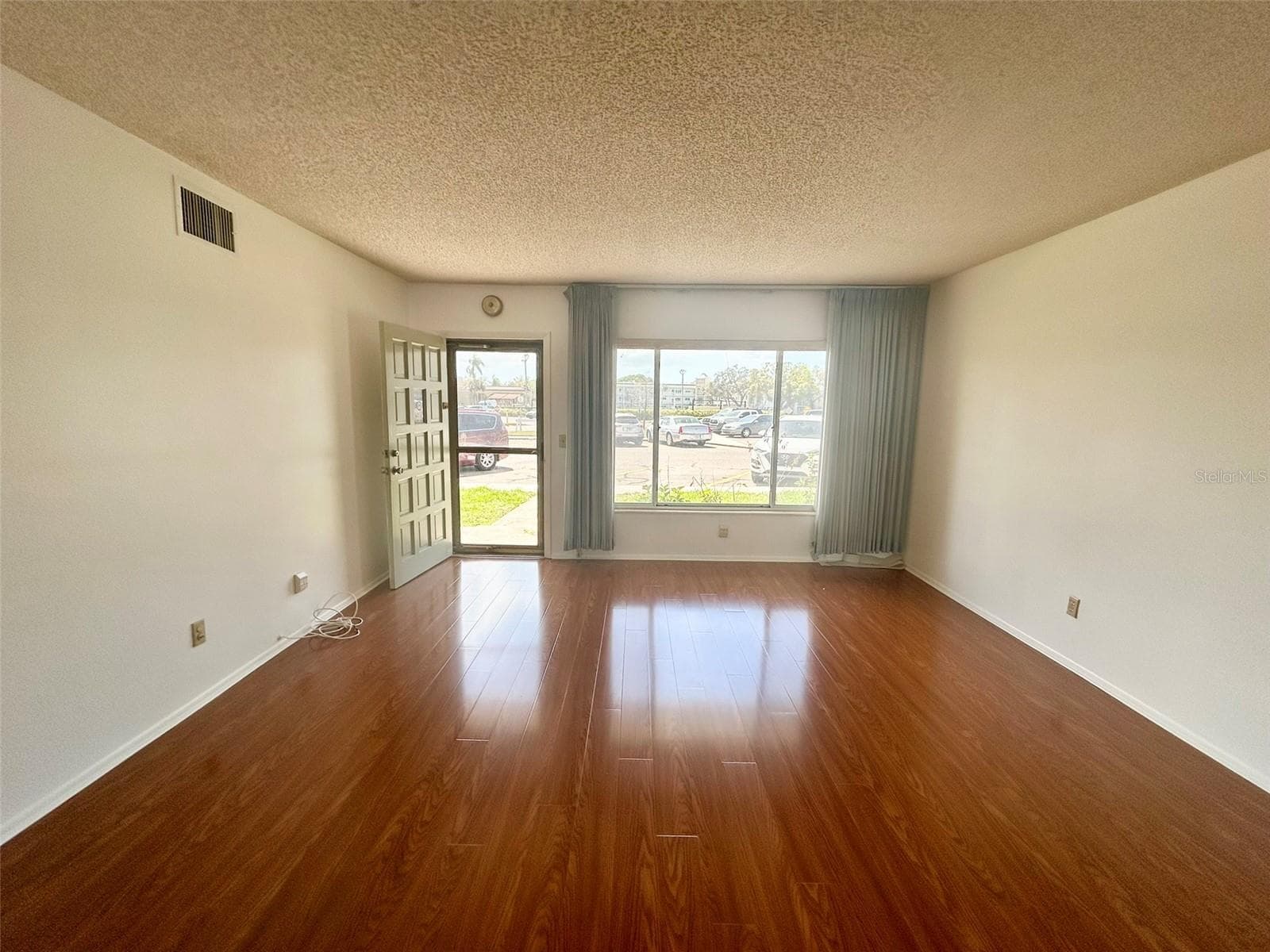 2400 Columbia Dr #18 photo 3