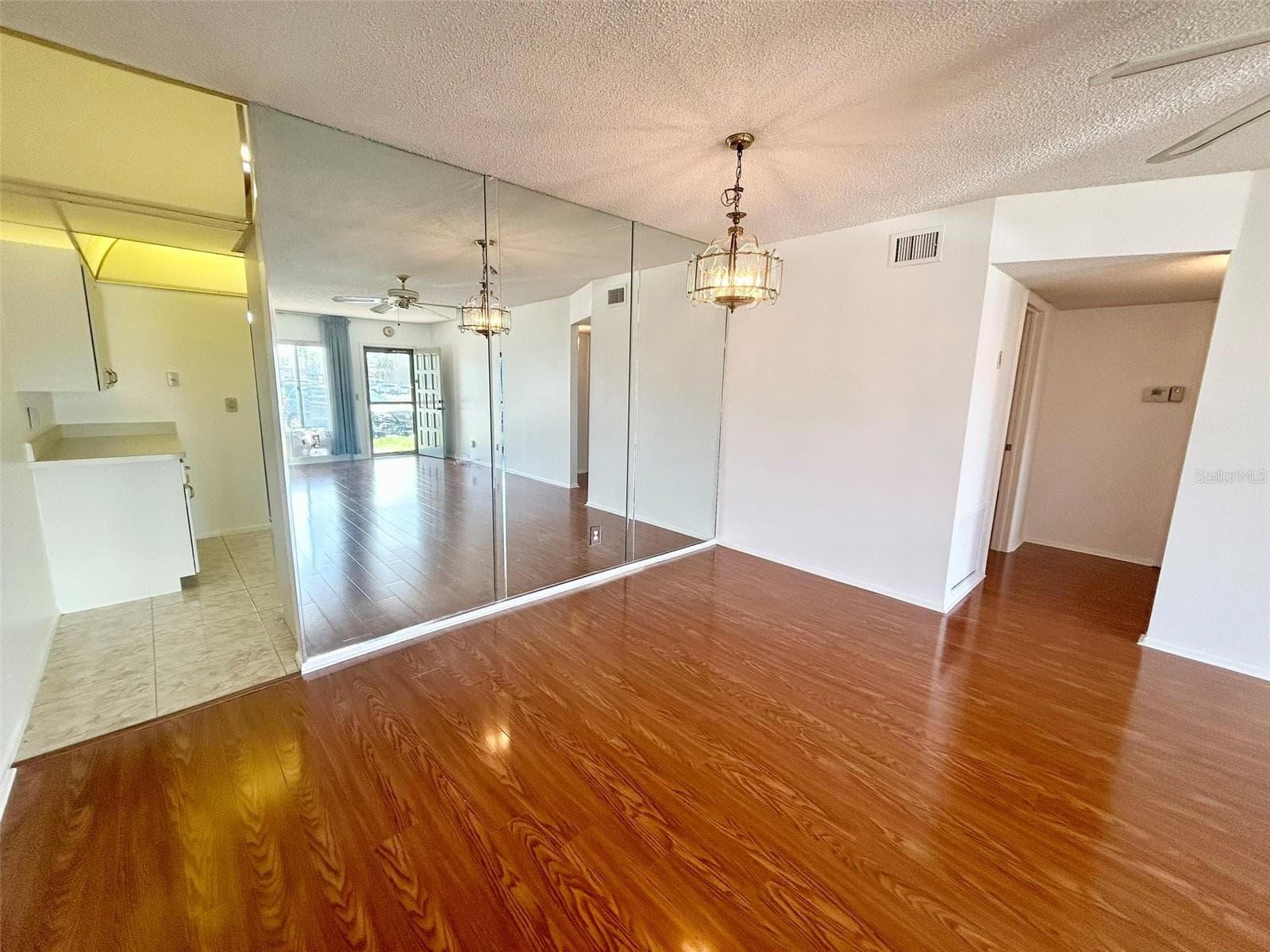 2400 Columbia Dr #18 photo 5