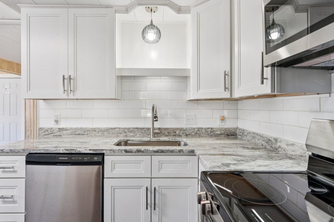15071 Rialto Ave photo 5