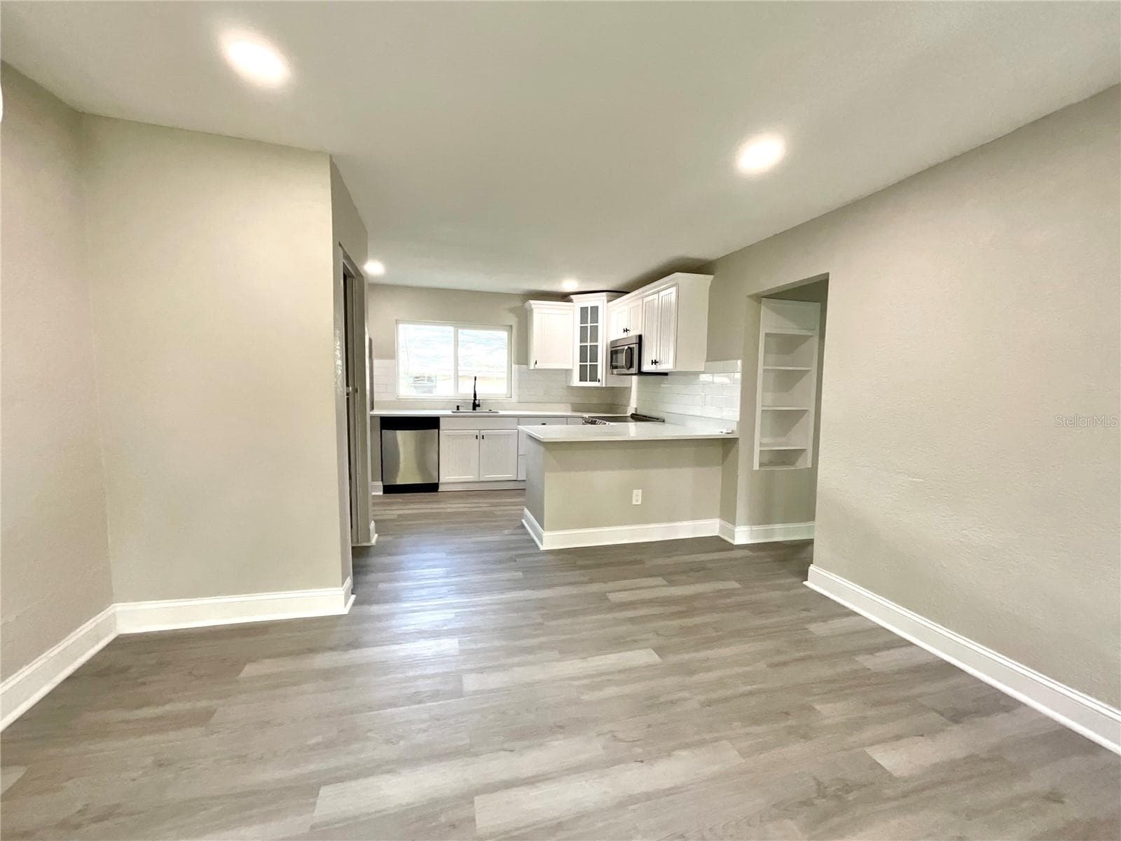 2102 E Caracas St photo 5
