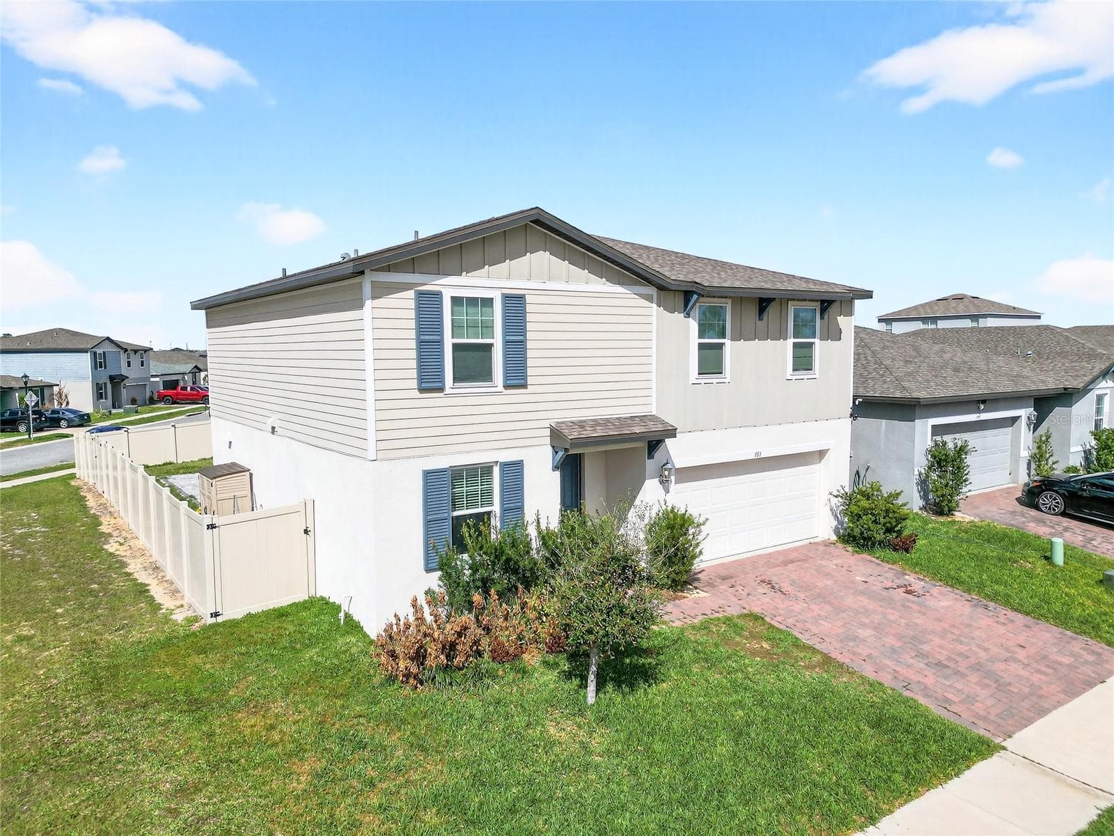 953 Cambridge Dr photo 3