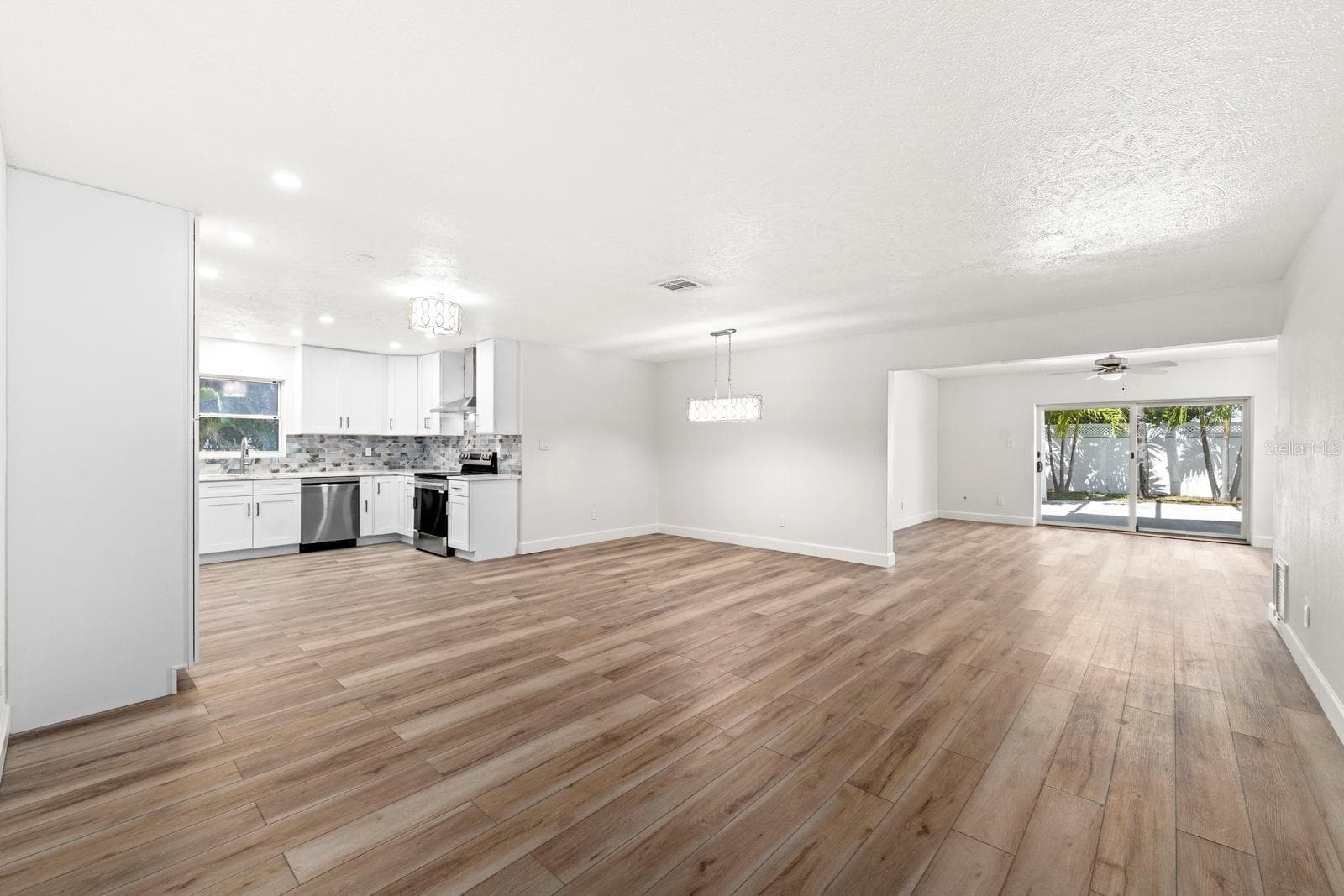 4540 Bayshore Blvd NE photo 4