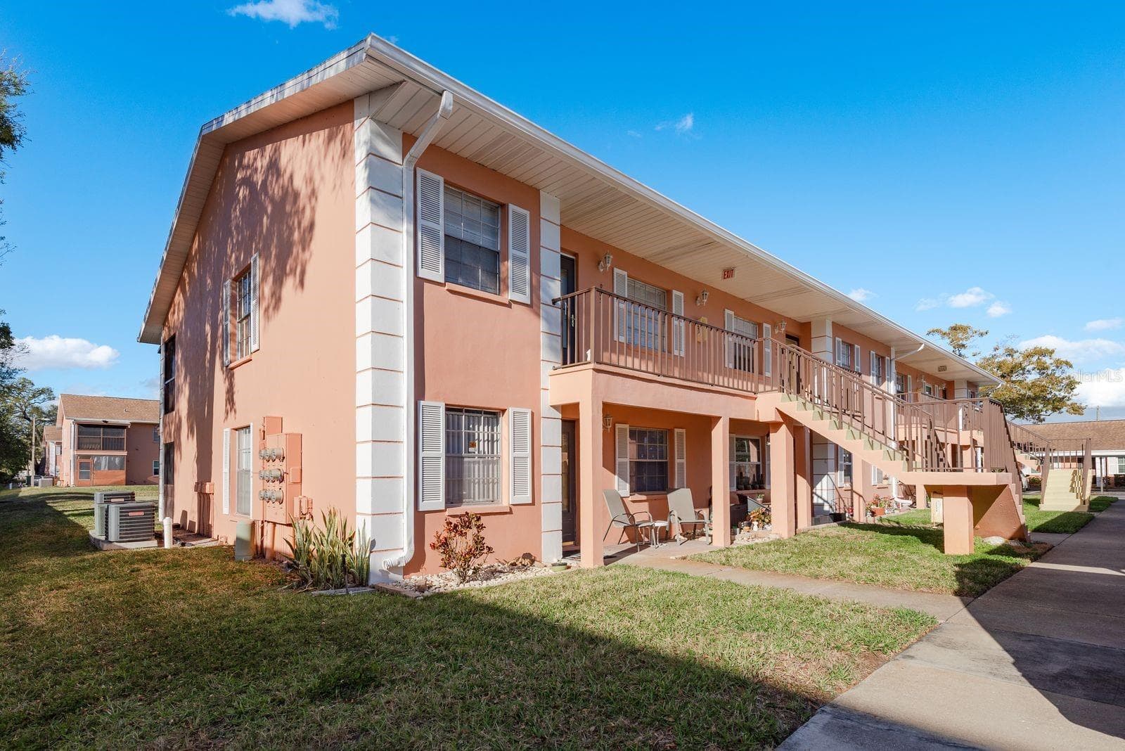 2250 Druid Rd E #905 photo 3