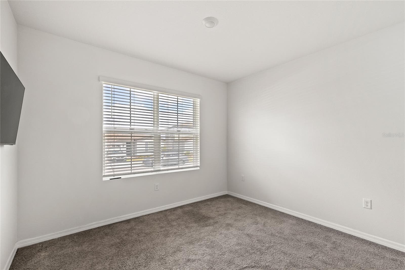 1117 Griffon Ave photo 5