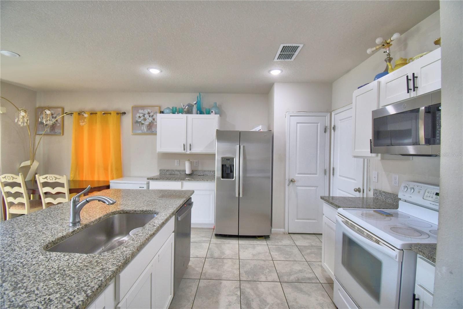 1533 Majestic Ln photo 5