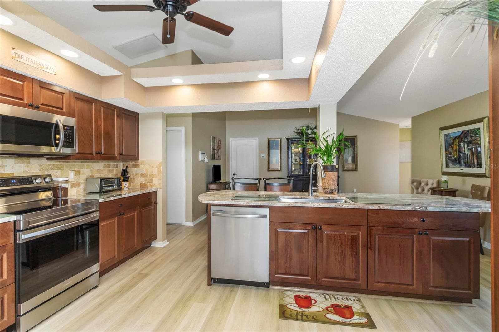 8836 Hargrove Dr photo 3
