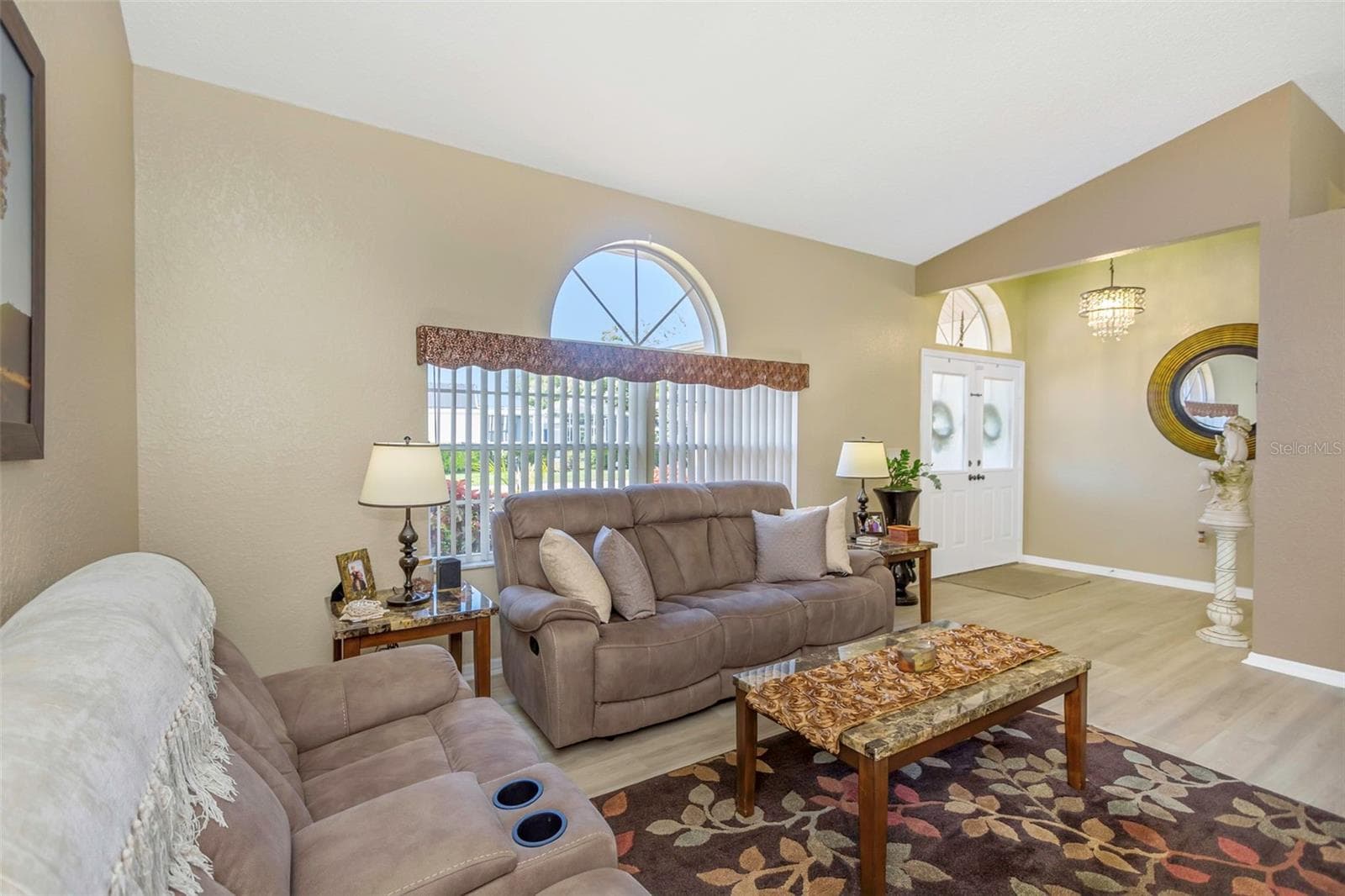8836 Hargrove Dr photo 4