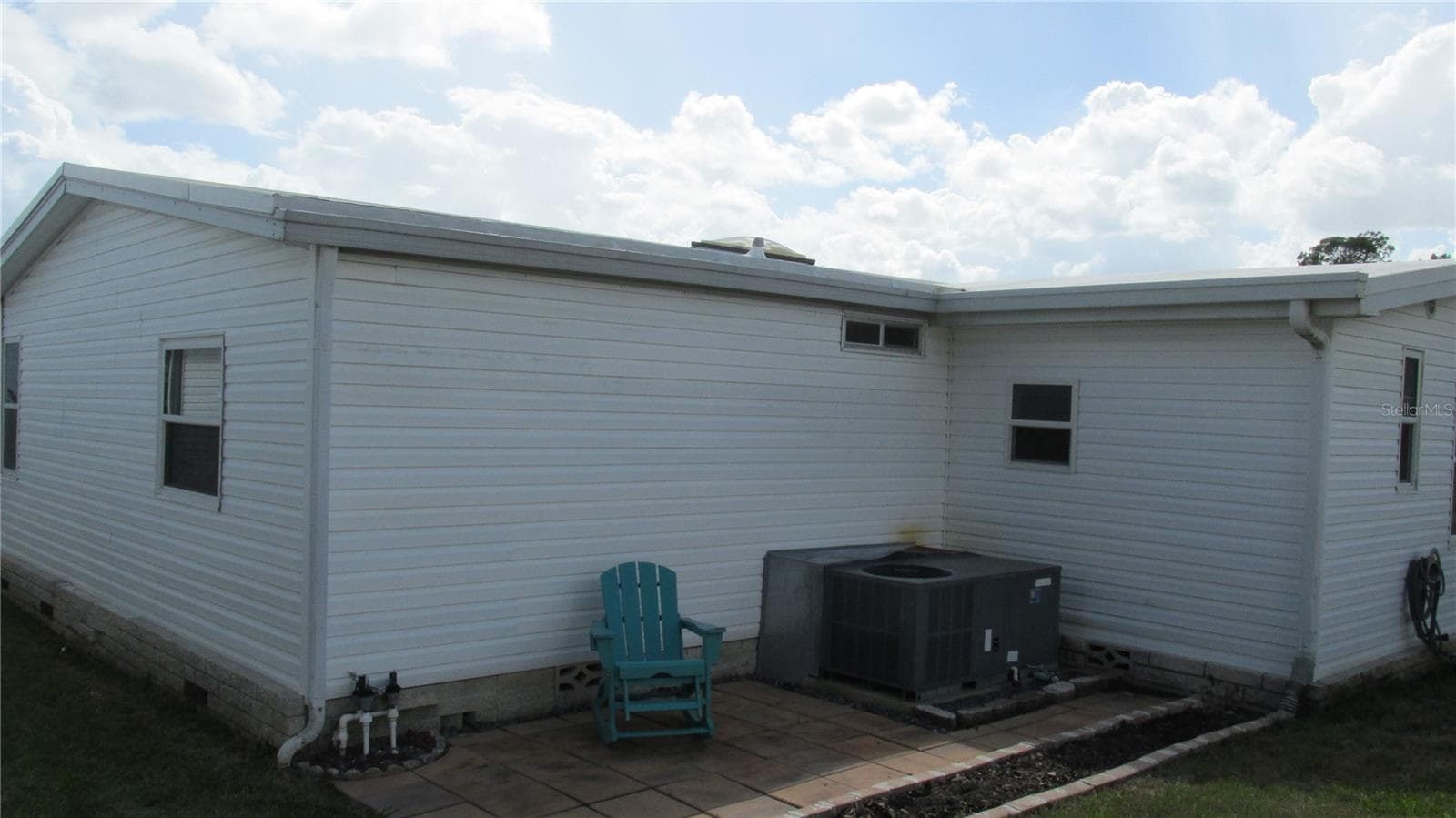 33 Edinburgh Dr photo 4