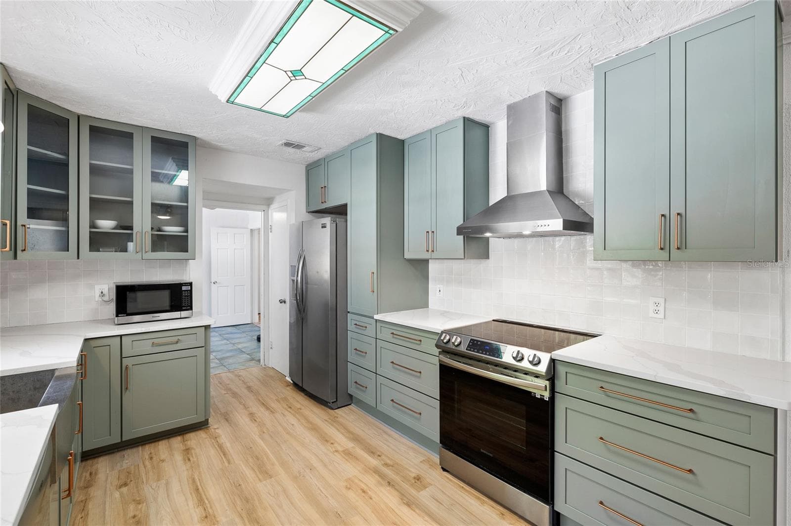 1806 Beverly Cir N photo 5