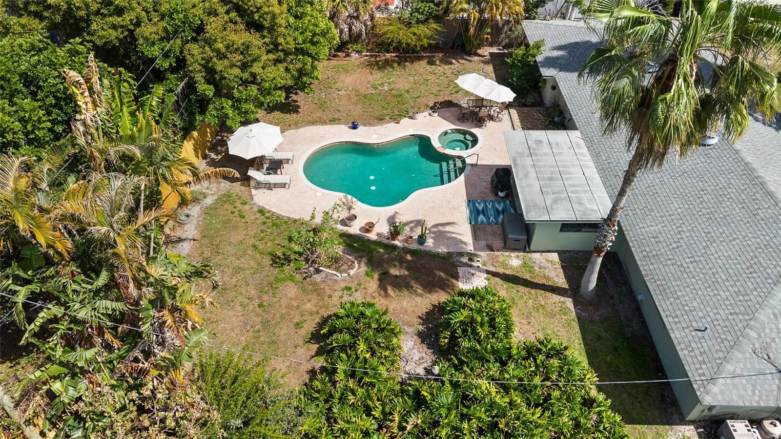 1806 Beverly Cir N photo 4