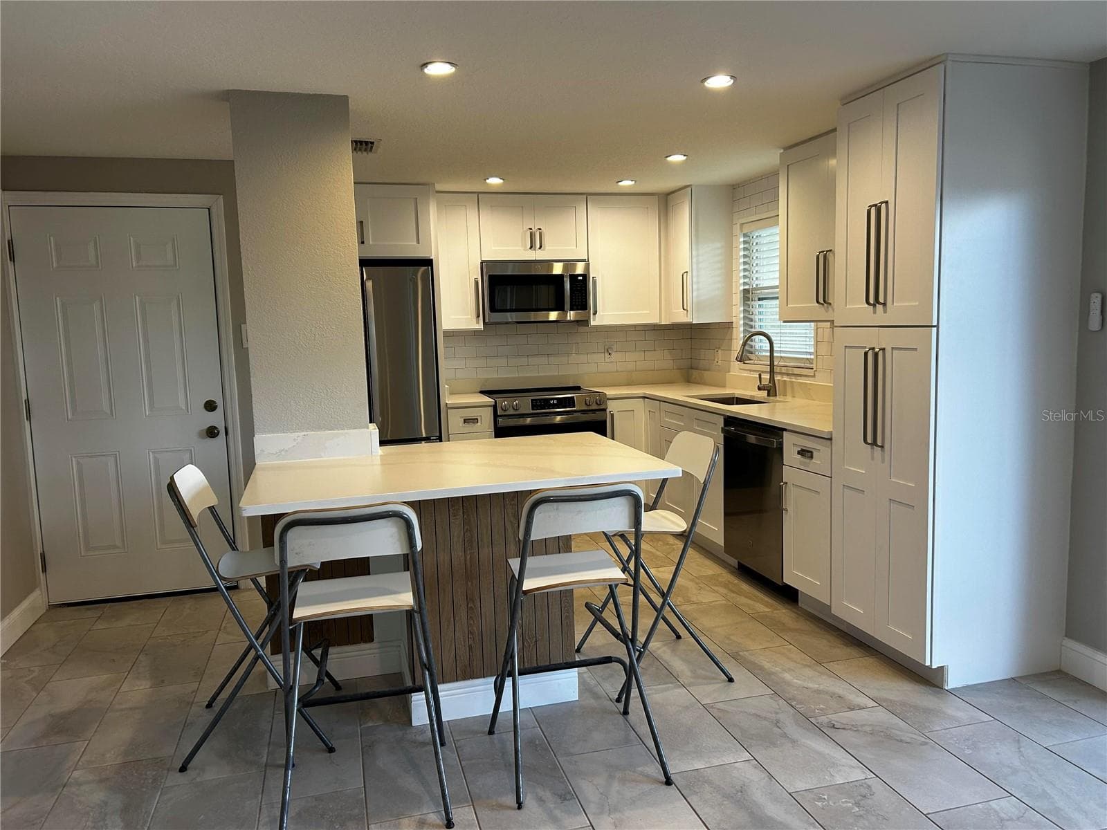 8802 Bay Pointe Dr #102 photo 4