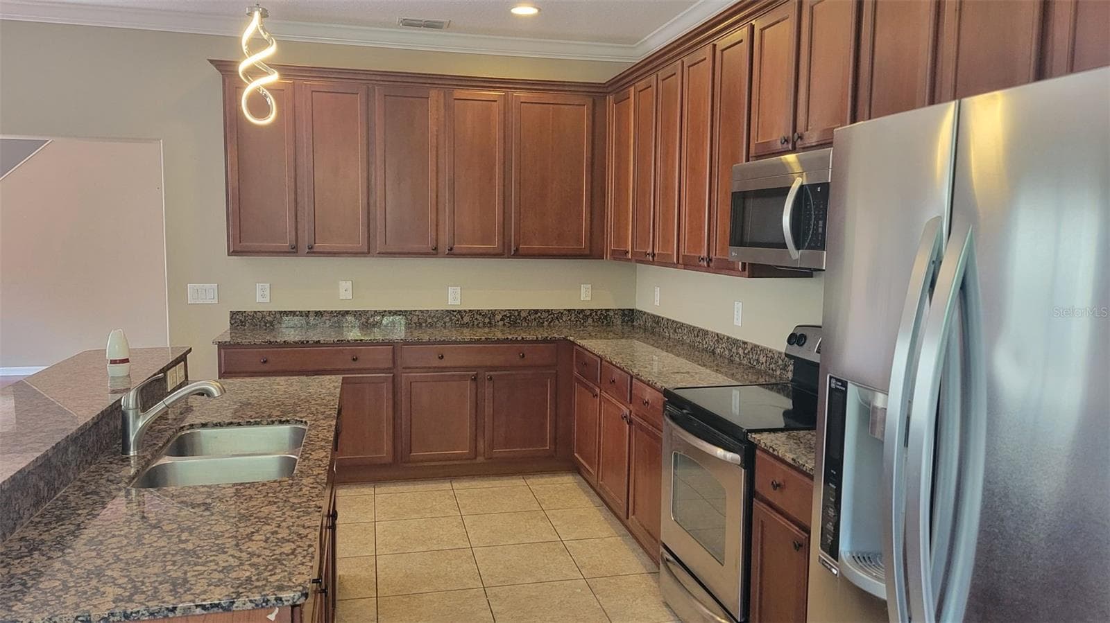 1443 Hillview Ln photo 5