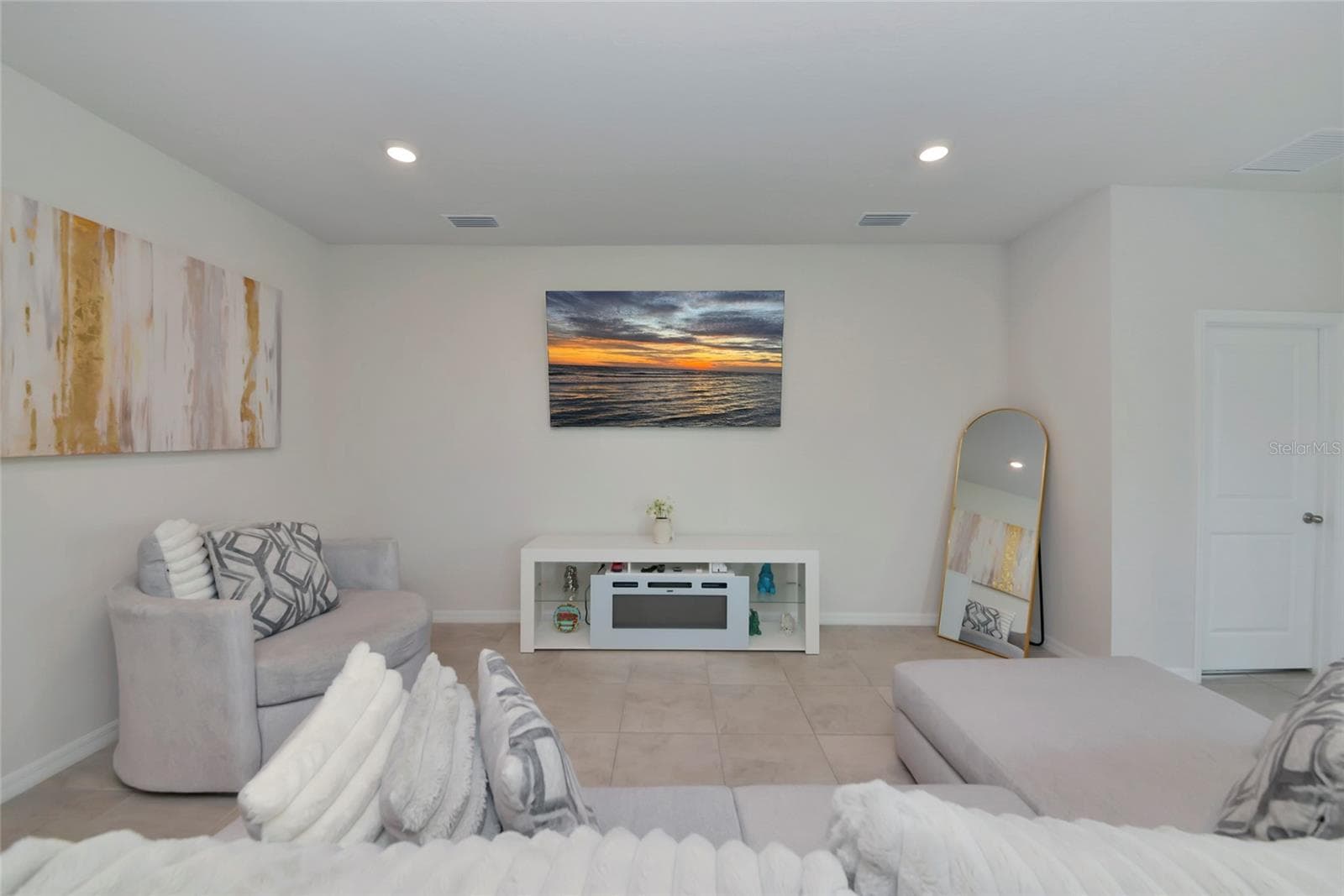 627 160th St E photo 4