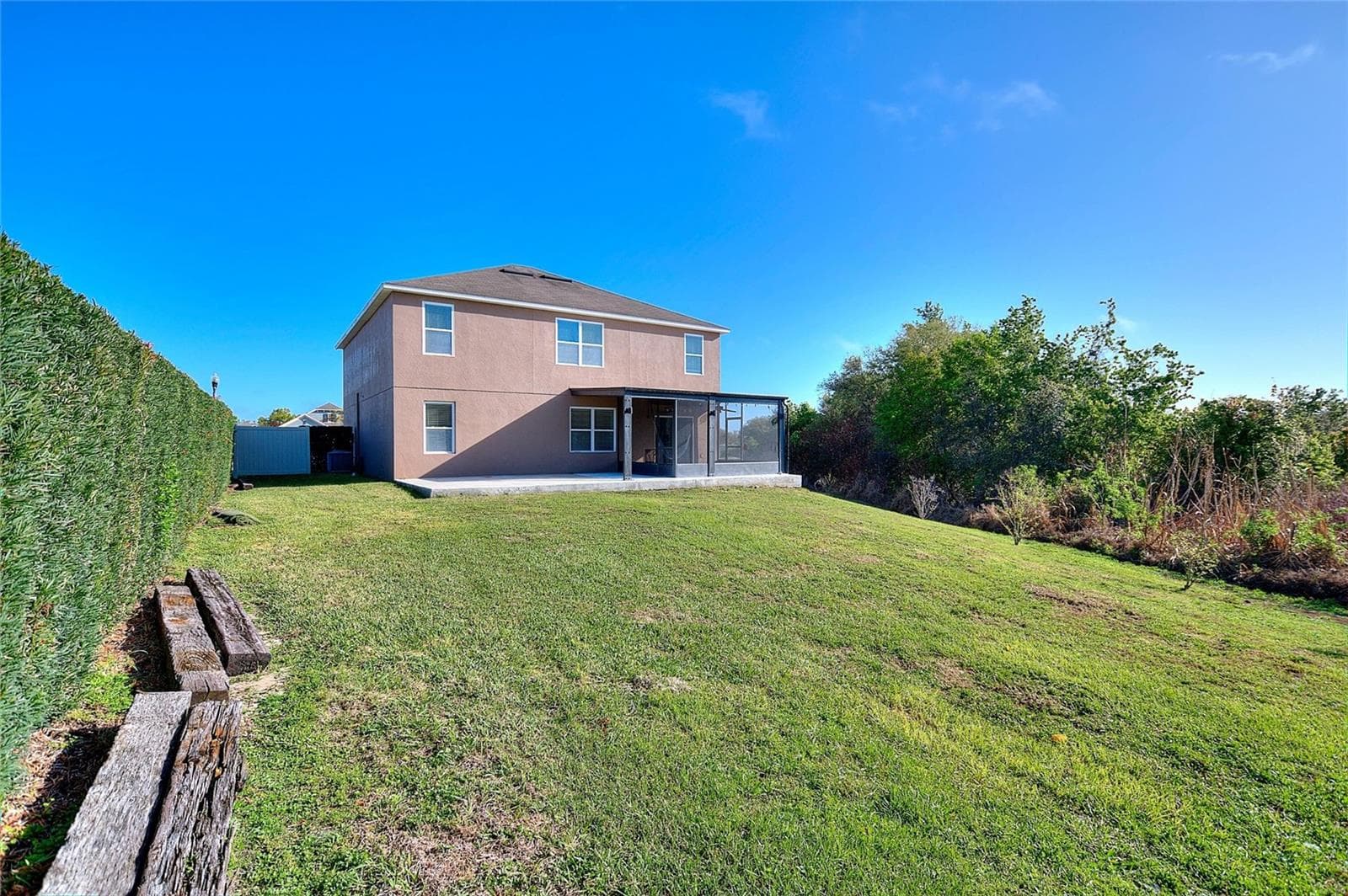 519 Oakhurst Way photo 4